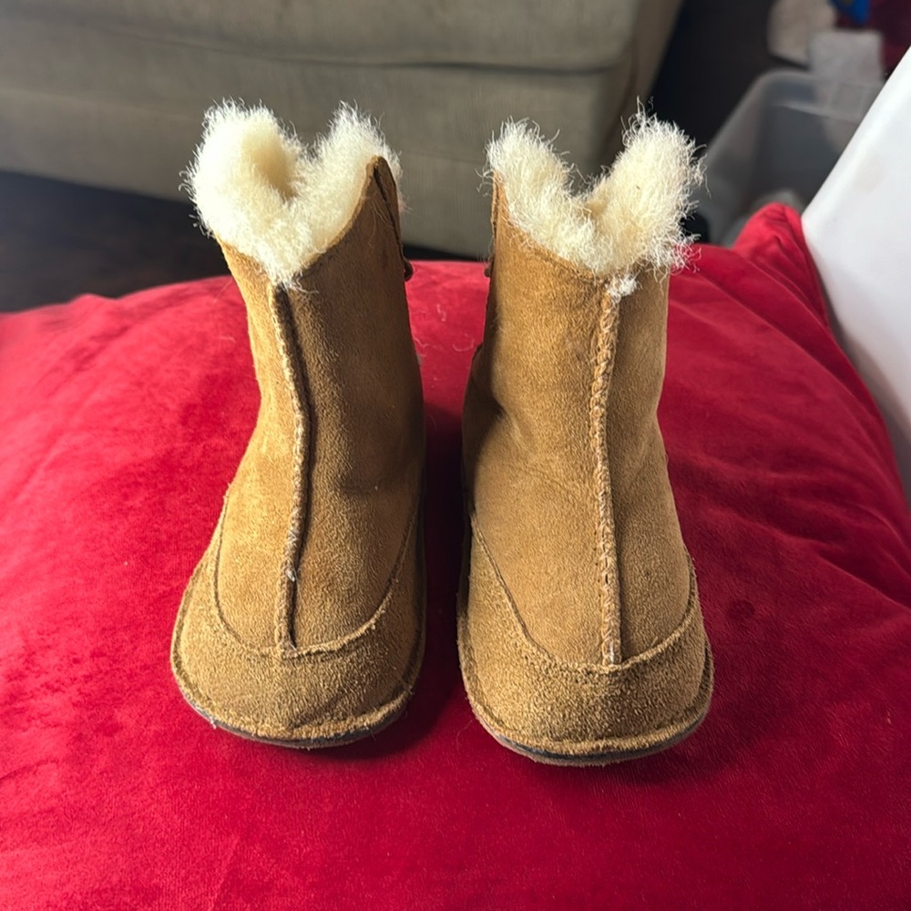 Infants Medium Size Ugg Boots /5206/ CHE
